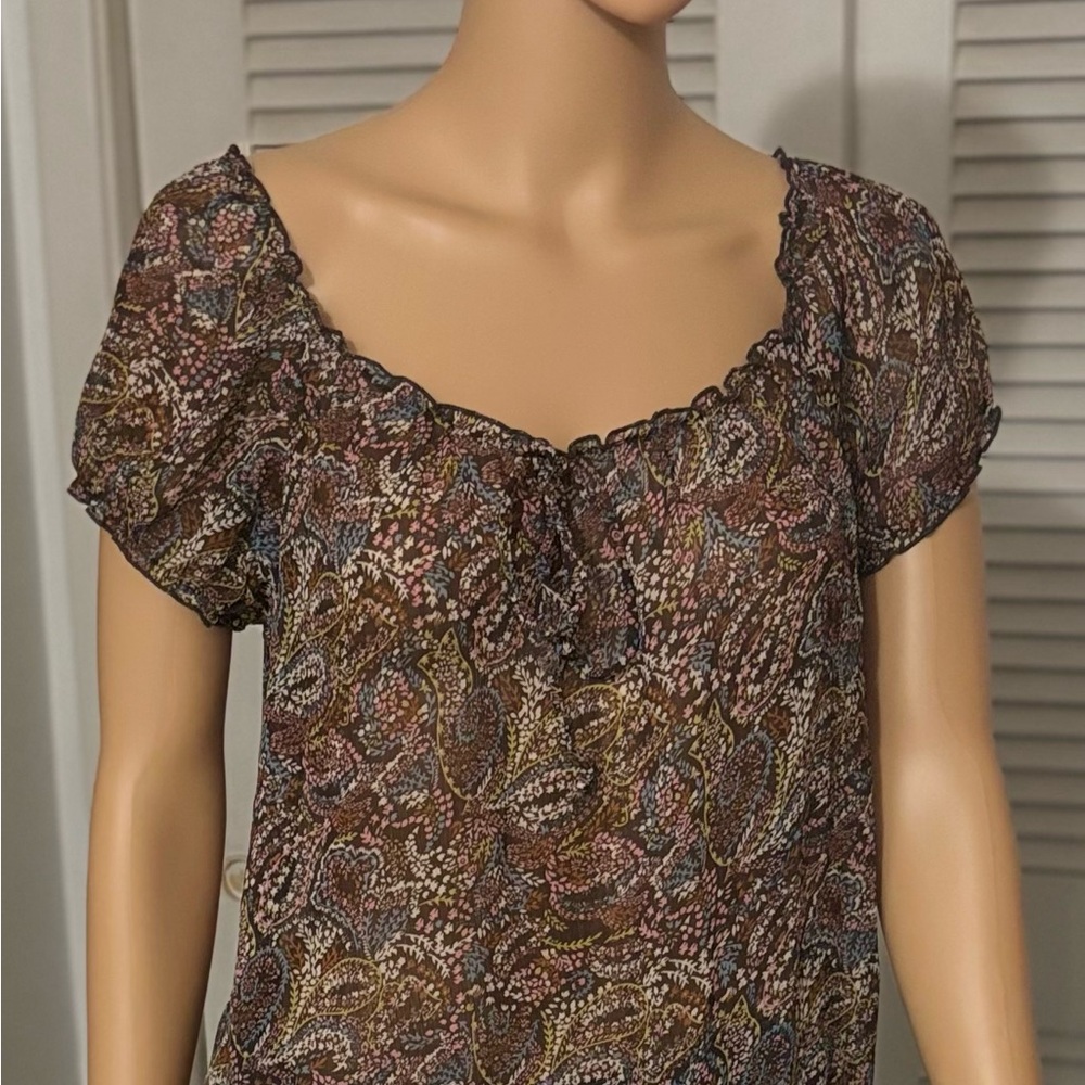 Beautiful Paisley print chiffon, short sleeve top medium